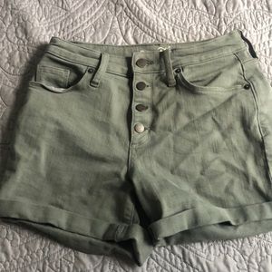 Universal Thread Shorts